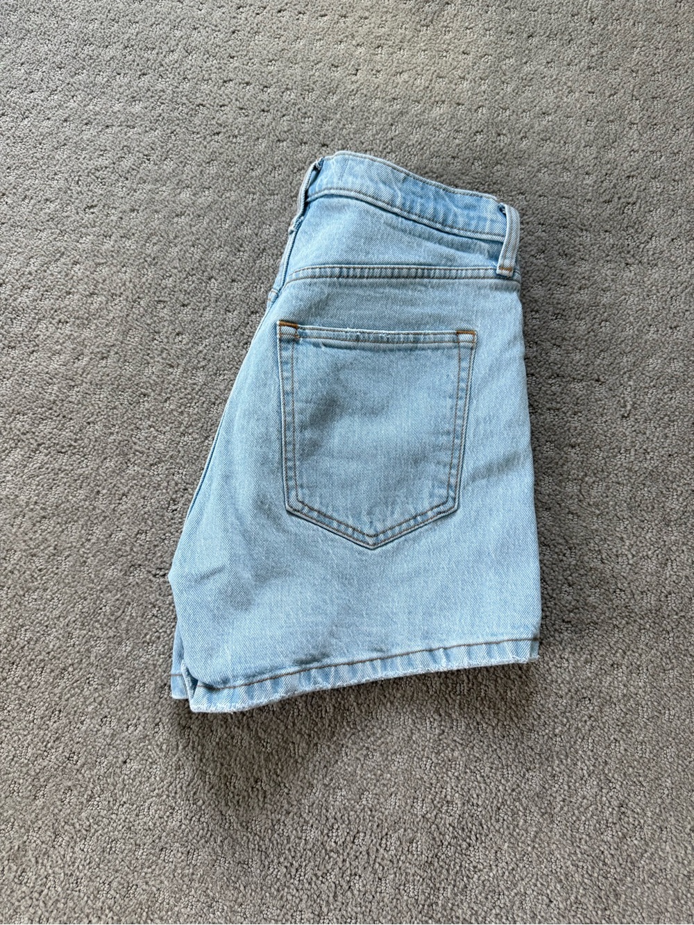 A&F 4” Mom Short - Picture 3 of 4